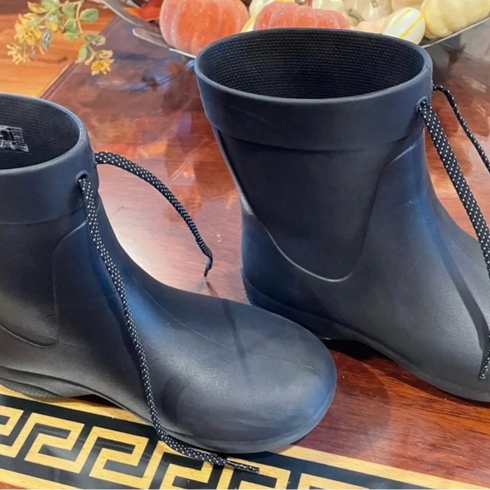 Crocs rain boots size W4 like NEW price firm - Picture 3 of 7